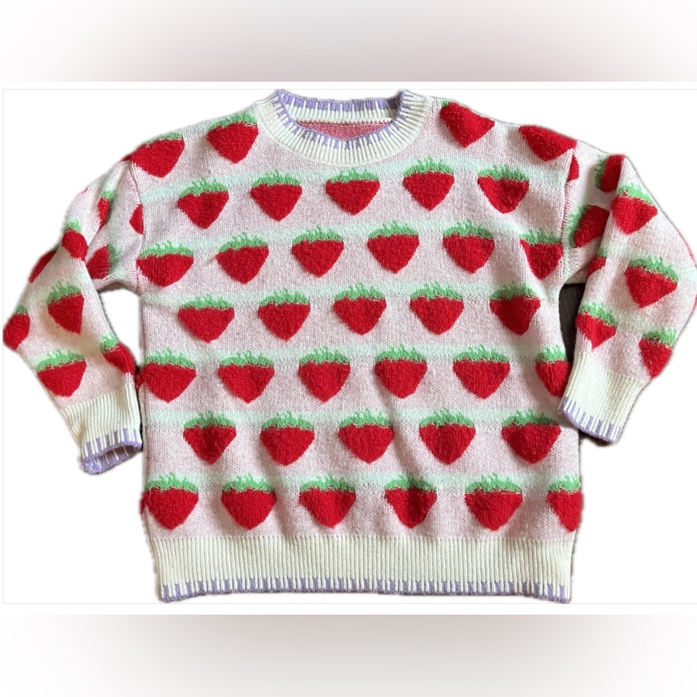🍓Adorable puffy strawberry sweater! 🍓